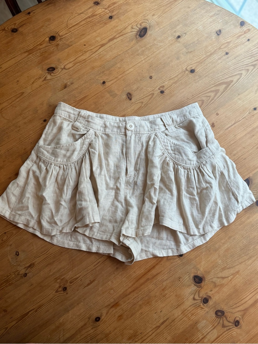 Free People Light Cream Ruffled/Flowey Women's Shorts 8 - Never Worn